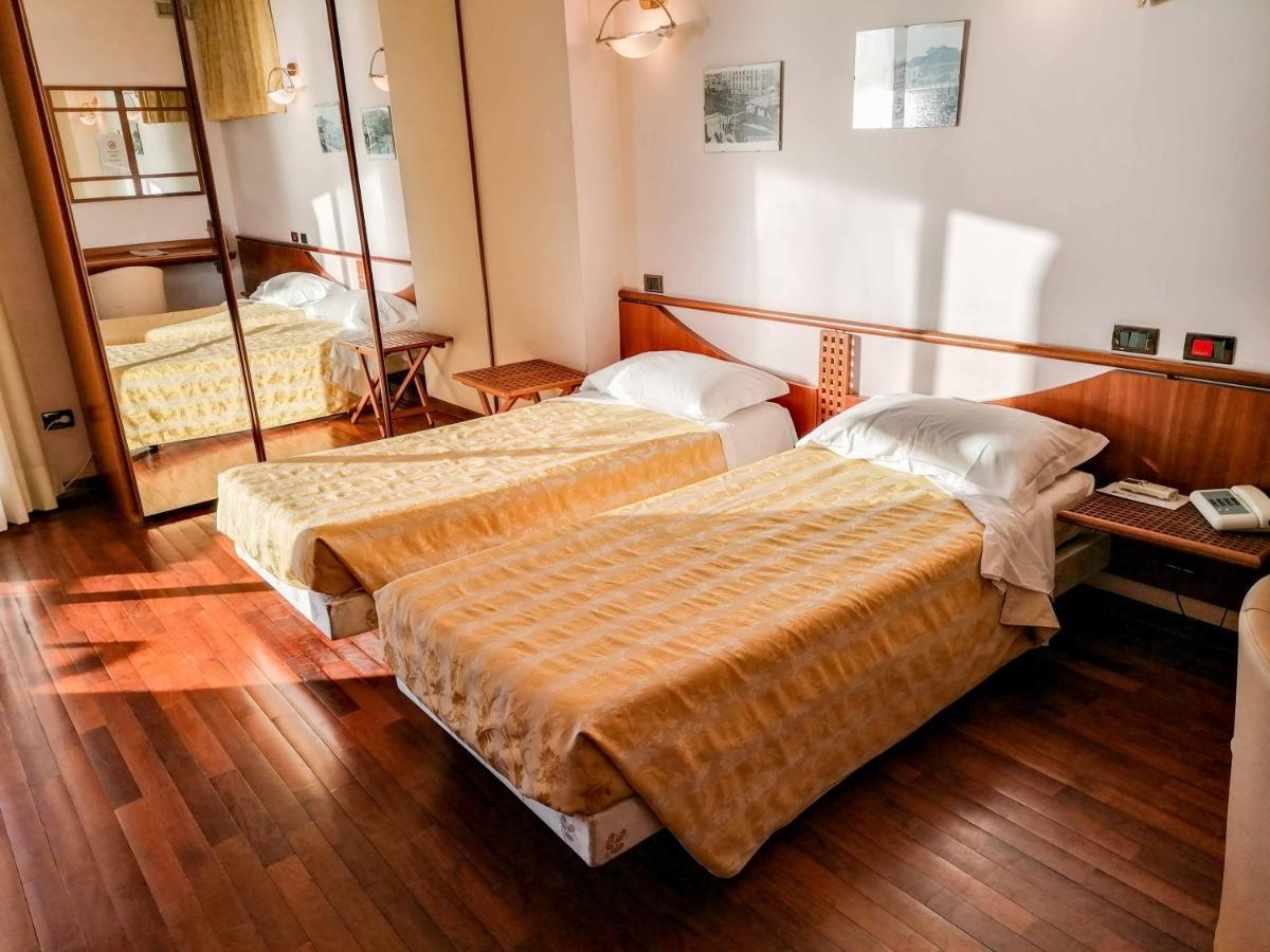 Hotel Sirenella Mele Buitenkant foto