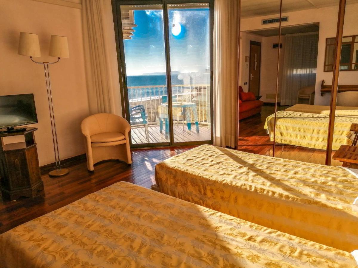 Hotel Sirenella Mele Buitenkant foto