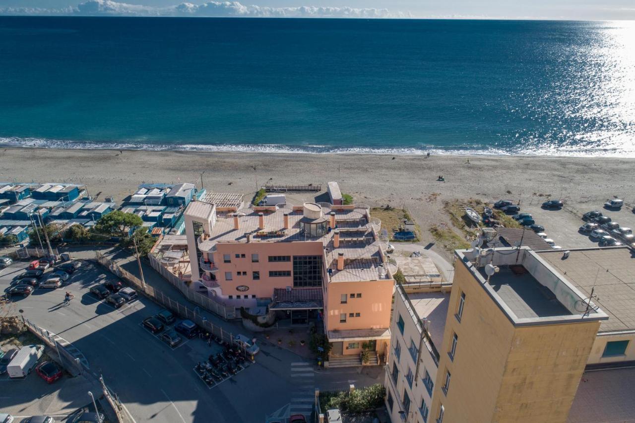 Hotel Sirenella Mele Buitenkant foto