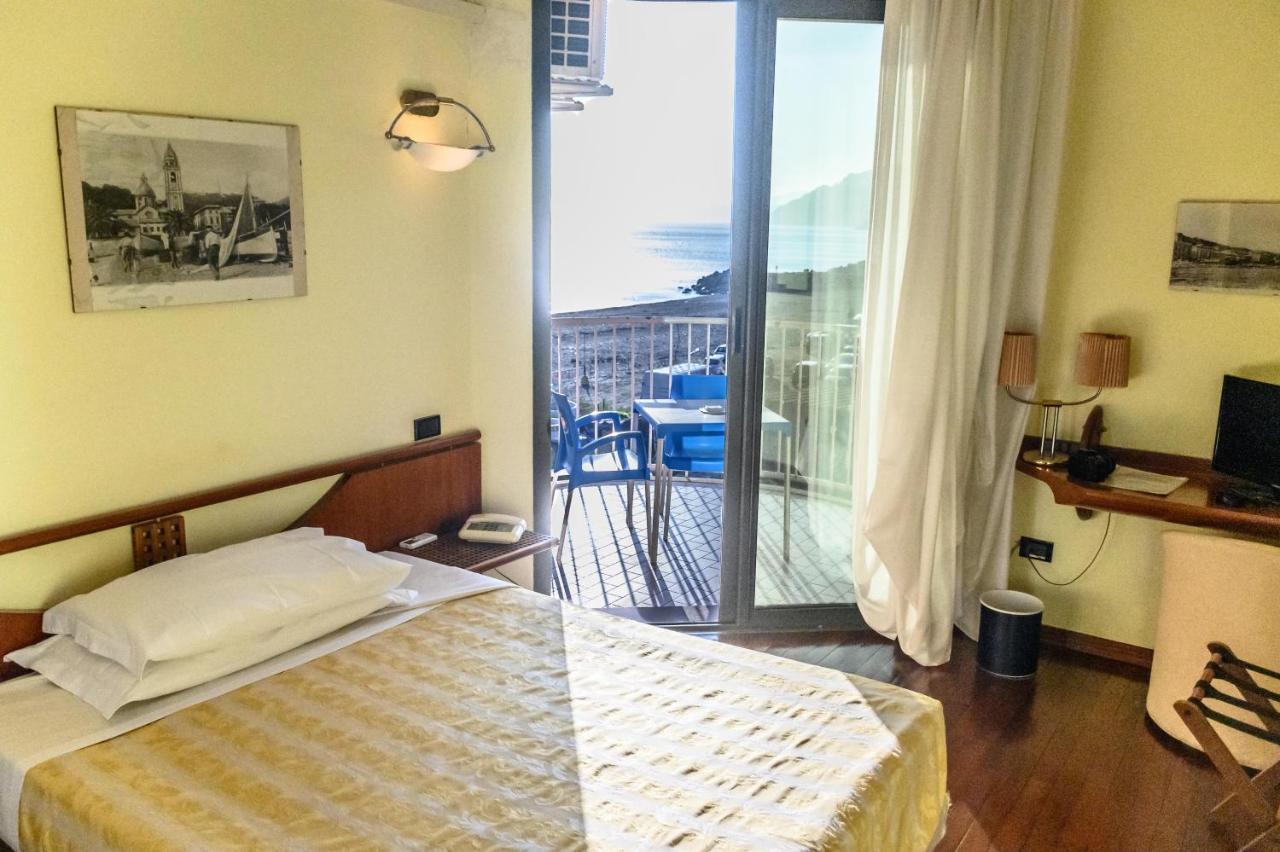 Hotel Sirenella Mele Buitenkant foto