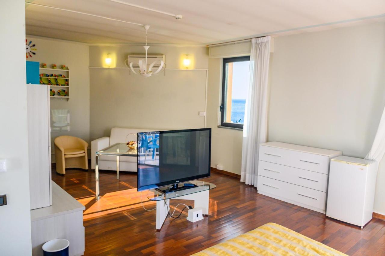 Hotel Sirenella Mele Buitenkant foto