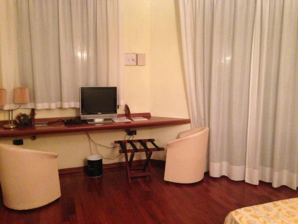 Hotel Sirenella Mele Kamer foto