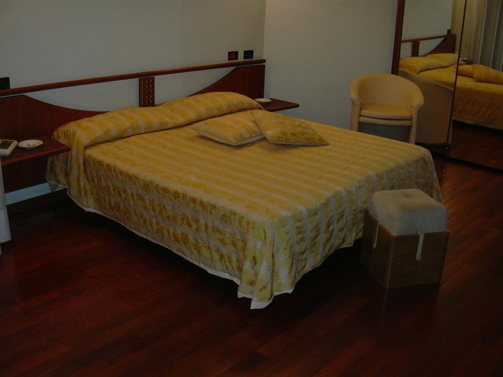 Hotel Sirenella Mele Buitenkant foto